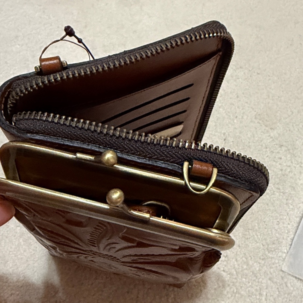 Patricia Nash Brown Tooled Leather Crossbody Zip Wallet/Purse NWT - Picture 2 of 10